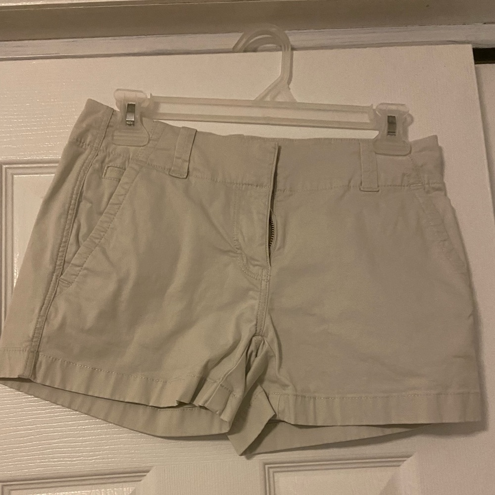 vineyard vines khaki shorts size 00 good condition